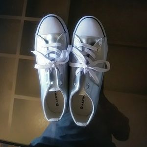 Airwalk silver sneakers. Size 9.5